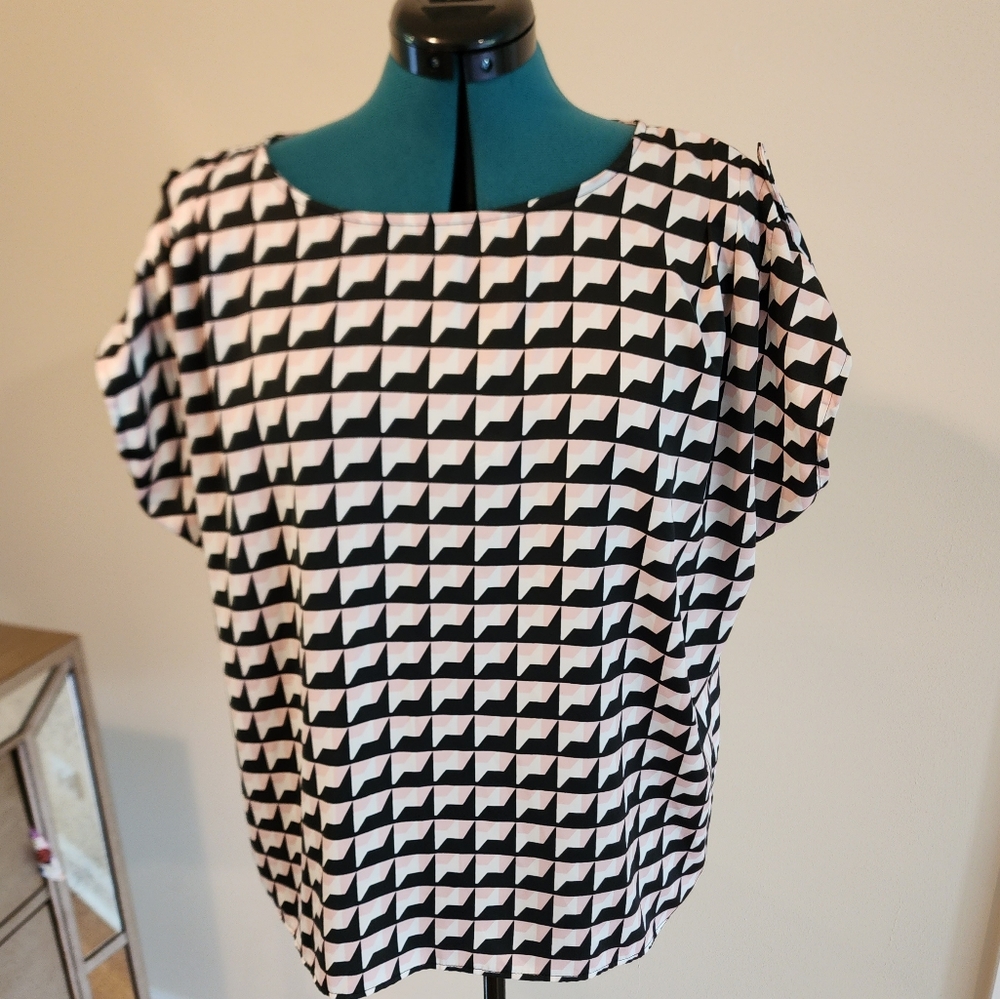 Who What Wear Women's Patterned Blouse with Button detailed Back XXL